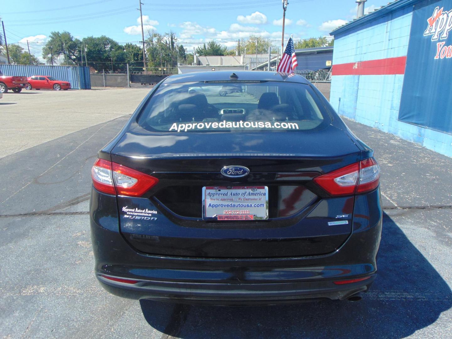 2014 Ford Fusion SE (3FA6P0H75ER) with an 2.5L L4 DOHC 16V engine, located at 2105 Dixie Hwy, Louisville, KY, 40210, (502) 772-3333, 38.220932, -85.795441 - Photo#5