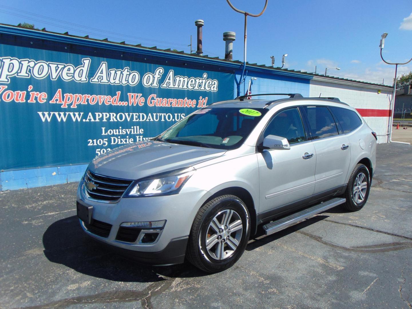 2017 Chevrolet Traverse 2LT AWD (1GNKVHKD9HJ) with an 3.6L V6 DOHC 24V engine, 6A transmission, located at 2105 Dixie Hwy, Louisville, KY, 40210, (502) 772-3333, 38.220932, -85.795441 - Photo#1