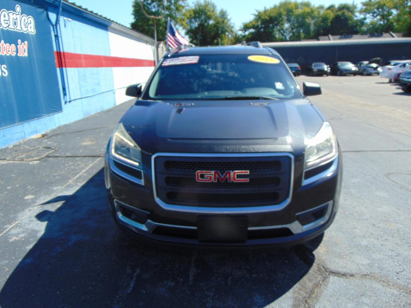 2015 GMC Acadia SLE-2 FWD (1GKKRPKD1FJ) with an 3.6L V6 DOHC 24V engine, 6-Speed Automatic transmission, located at 2105 Dixie Hwy, Louisville, KY, 40210, (502) 772-3333, 38.220932, -85.795441 - Photo#2