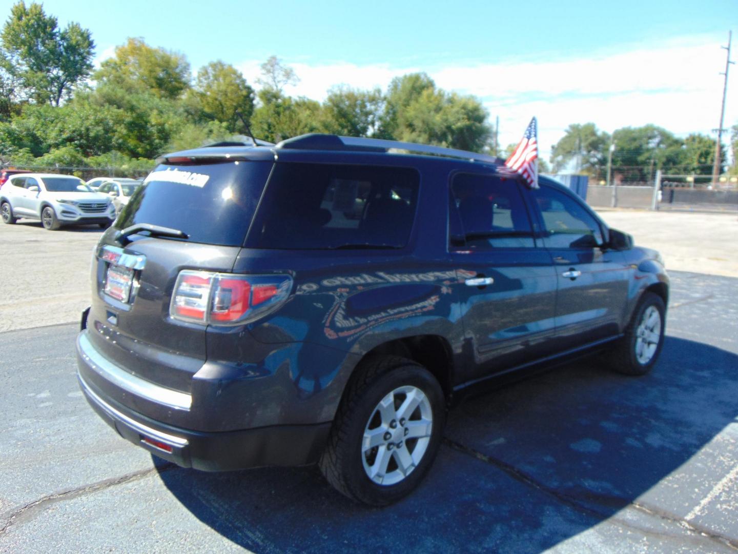 2015 GMC Acadia SLE-2 FWD (1GKKRPKD1FJ) with an 3.6L V6 DOHC 24V engine, 6-Speed Automatic transmission, located at 2105 Dixie Hwy, Louisville, KY, 40210, (502) 772-3333, 38.220932, -85.795441 - Photo#4