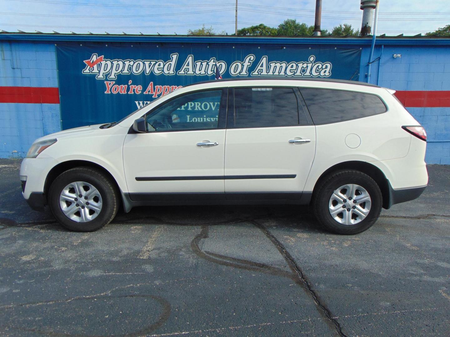 2014 Chevrolet Traverse LS FWD w/PDC (1GNKRFED4EJ) with an 3.6L V6 DOHC 24V engine, 6-Speed Automatic transmission, located at 2105 Dixie Hwy, Louisville, KY, 40210, (502) 772-3333, 38.220932, -85.795441 - Photo#0