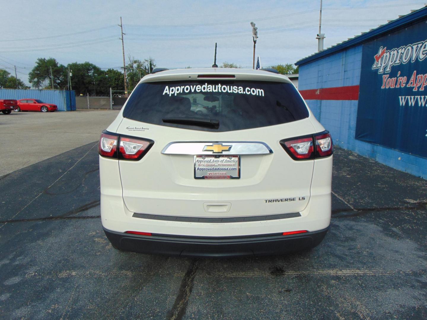 2014 Chevrolet Traverse LS FWD w/PDC (1GNKRFED4EJ) with an 3.6L V6 DOHC 24V engine, 6-Speed Automatic transmission, located at 2105 Dixie Hwy, Louisville, KY, 40210, (502) 772-3333, 38.220932, -85.795441 - Photo#6